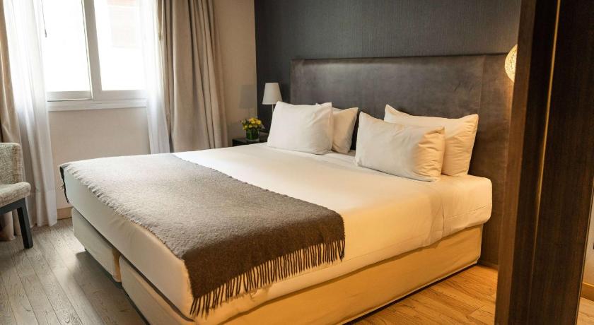 Image of Twin Room with Street View - Non-Smoking 0