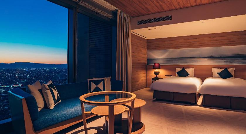 Image of Junior Suite Twin with Club Lounge Access 1