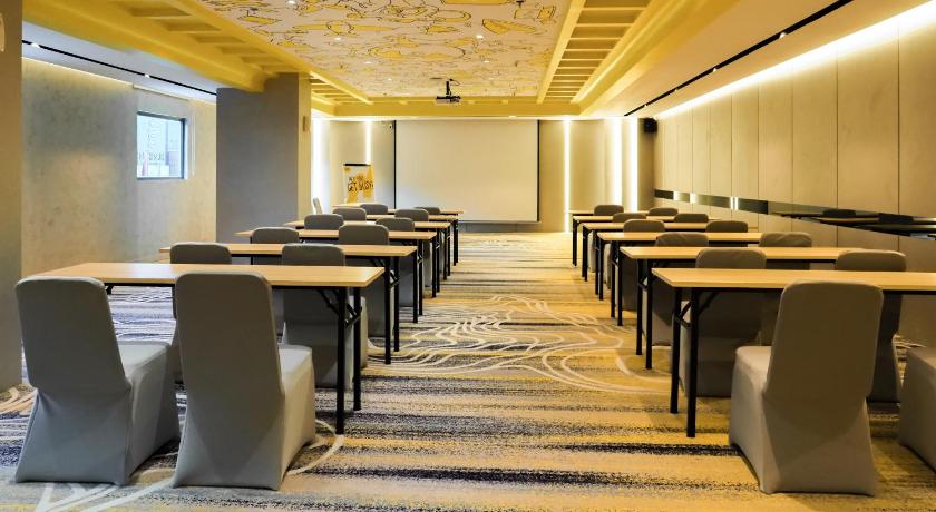 Yello Hotel Harbour Bay Batam - image 12