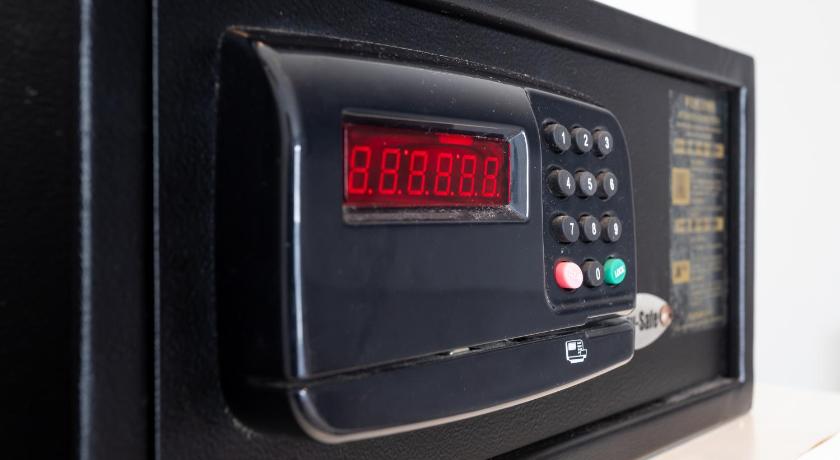 Image of Deluxe Twin 16