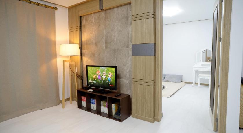 江陵 Cozy Home at Gangneung Central Market 3つ星 ゲストハウス プール