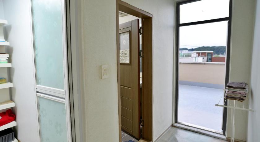 江陵 Cozy Home at Gangneung Central Market 3つ星 ゲストハウス プール