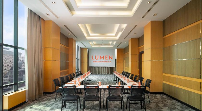 バンコク Lumen Bangkok Srinakarin 4つ星 ホテル プール