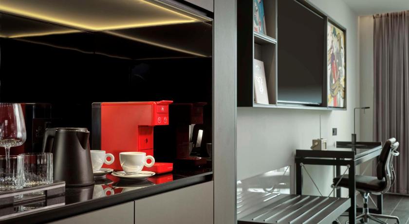 Image of Suite 1 Bedroom Skyline View King 1