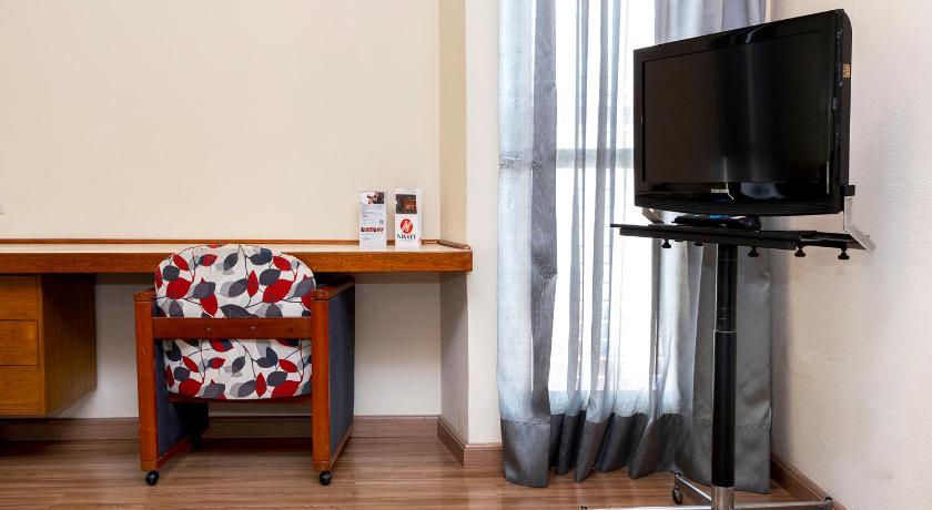 Image of Deluxe King Suite 12
