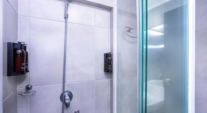 Image of Deluxe King Suite 10