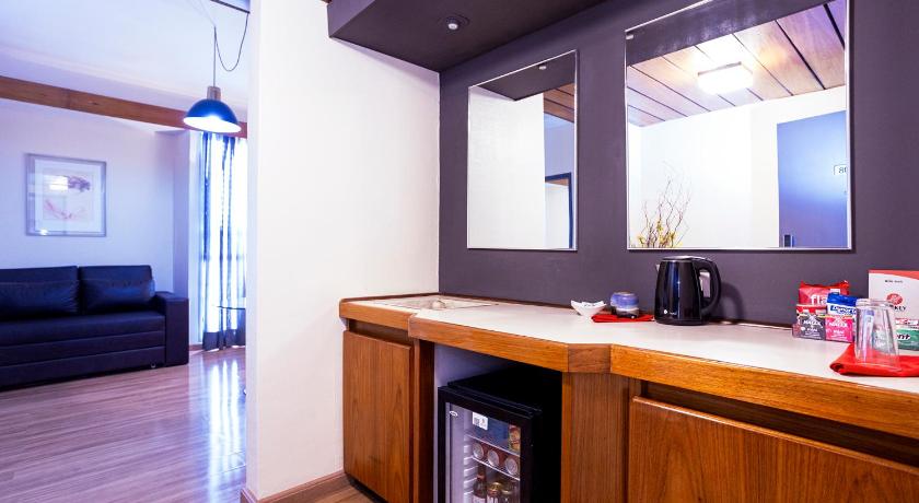 Image of Deluxe King Suite 5