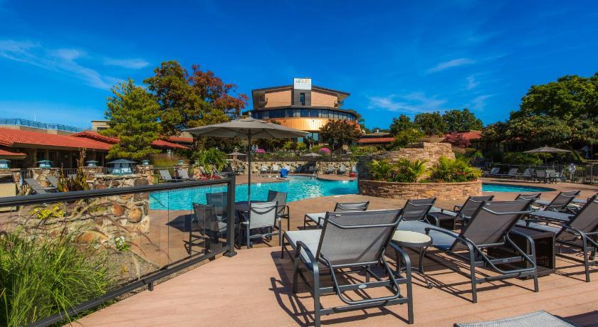 Lodge of Four Seasons Golf Resort, Marina & Spa photo