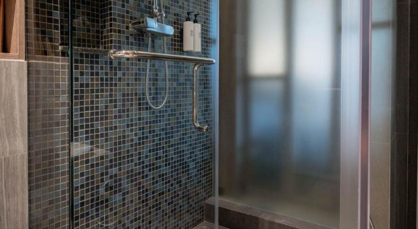 Image of Adjoining King Room with Plunge Pool 16