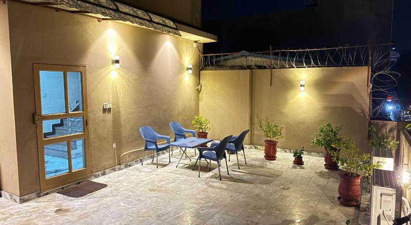 Serene Elegance Hotel - image 2