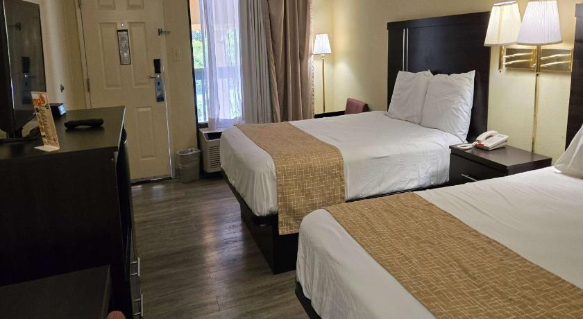 Image of Deluxe Queen Suite - Non-Smoking 0