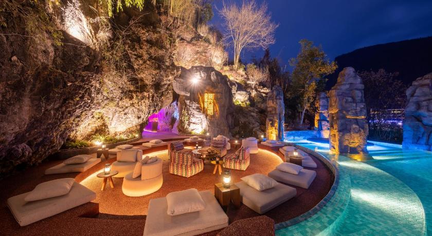 张家界 Zhangjiajie Qishi Li Cave Homestay of East Gate Entrance of Zhangjiajie National Forest Park 民宿 泳池