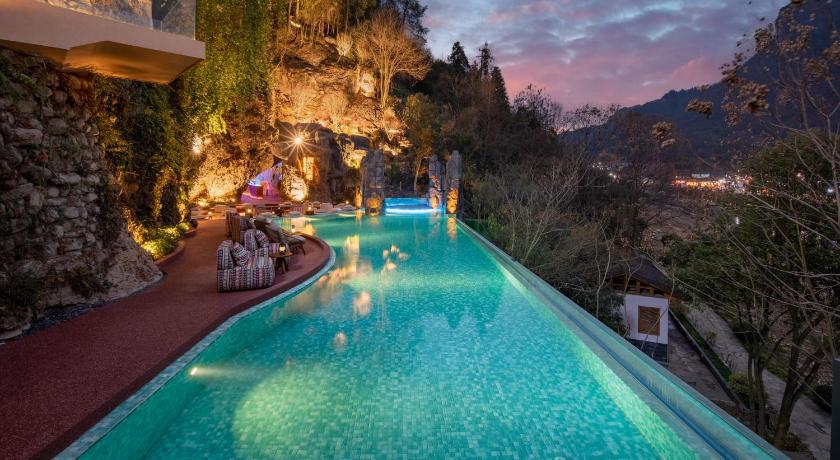 张家界 Zhangjiajie Qishi Li Cave Homestay of East Gate Entrance of Zhangjiajie National Forest Park 民宿 套房