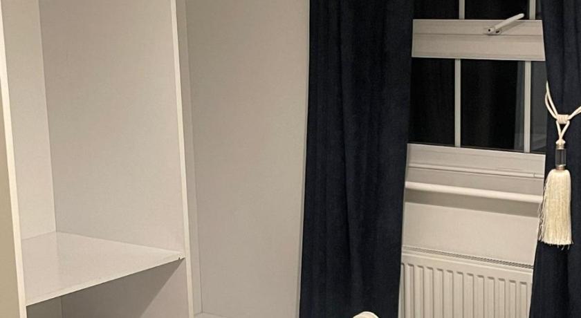Luxury Home -Private Rooms- 3 mins from Alexandra Hospital, Redditch