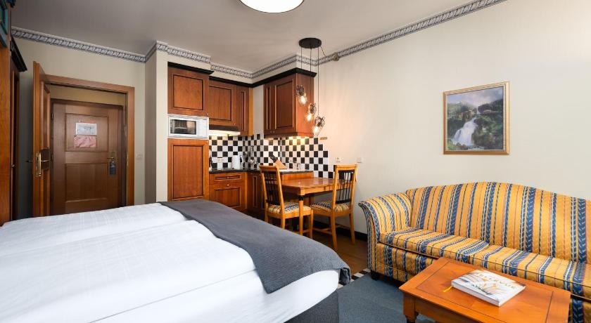 バート・ガスタイン MONDI Hotel Bellevue Gastein 4つ星 ホテル レストラン