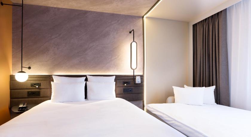 Image of Executive Room with 1 double bed and sofa 12