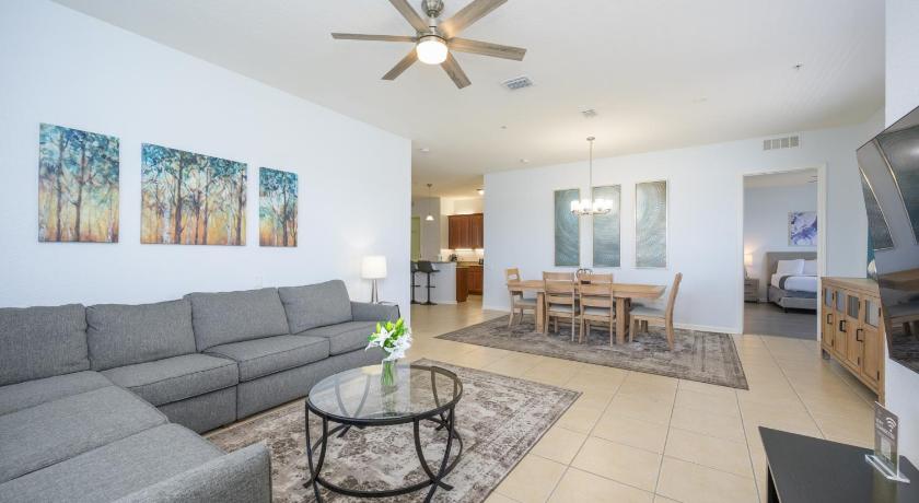 Beautiful Lakeview Vacation Condo, Vista Cay 1016