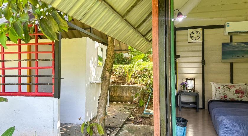 Image of Bungalow with Garden View 2