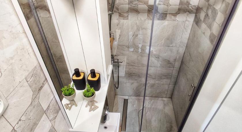Image of Double room with private bathroom 8