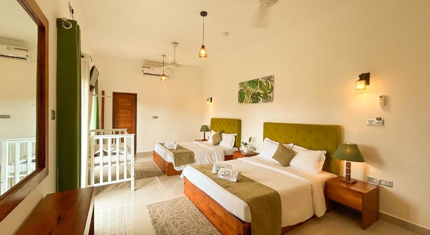 J Leaf Hotel By Blue Bird - image 3