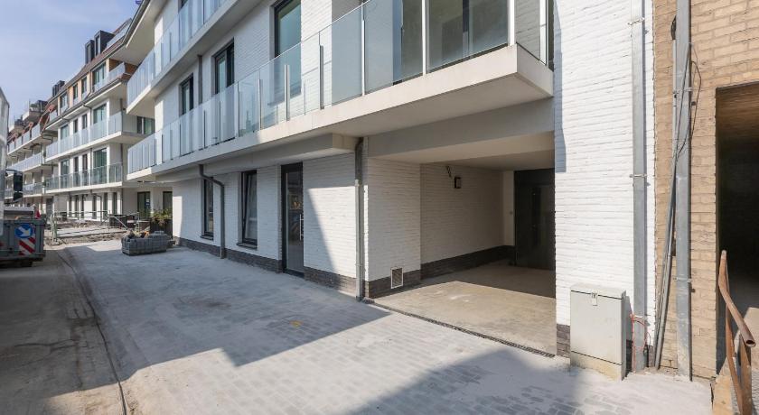 Corner apartment in the center with 3 bedrooms - image 12