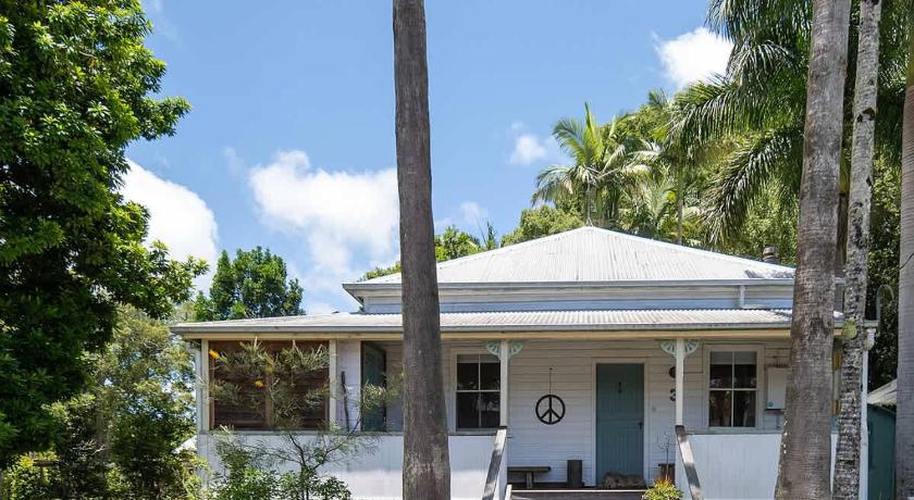 Beautiful Unique Cottage -Pet-Friendly-walk to town