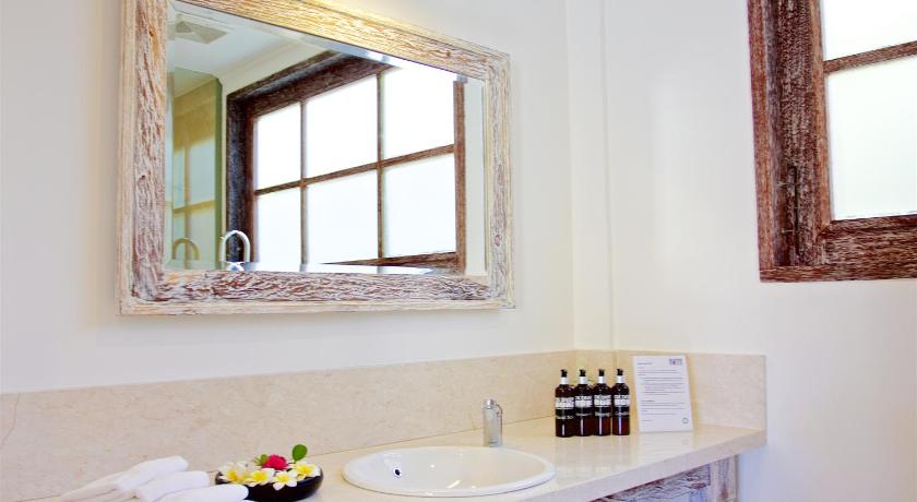 Image of Deluxe Twin Room - Disabled Access 13