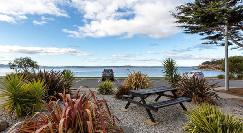 Beachfront Apartment Blackmans Bay
