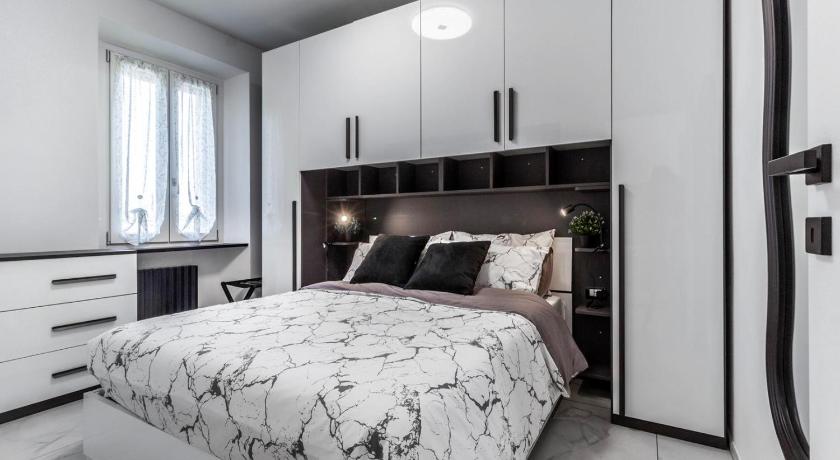 Black & White or Pop Art - Design Apartments with Parking & WiFi