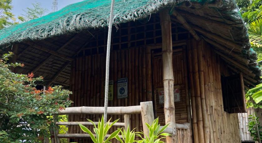 Cebu Sharky Hostel Oslob 2-Star Hotel restaurant