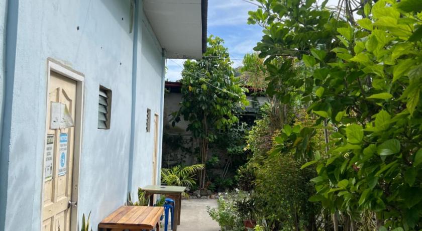 Cebu Sharky Hostel Oslob 2-Star Hotel restaurant