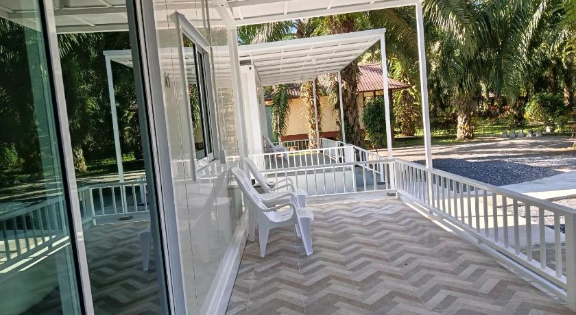 Image of Bungalow with Patio 7