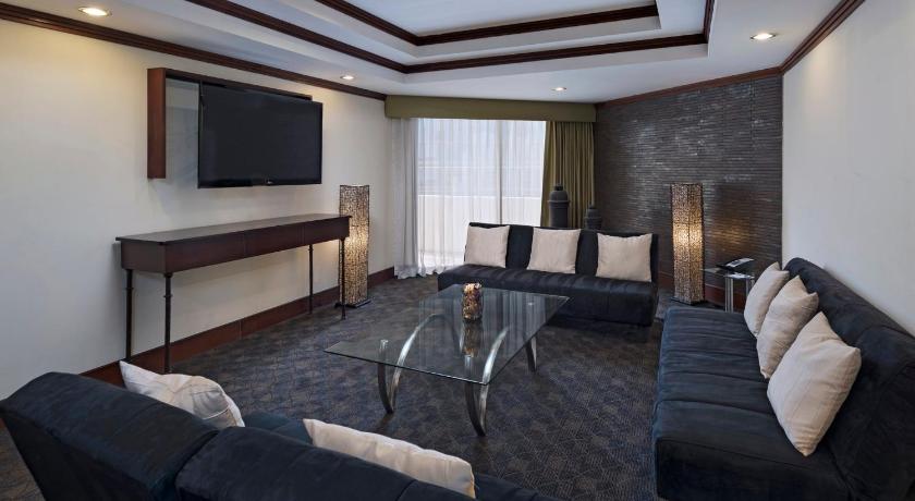 Image of 2 Double Suite 6