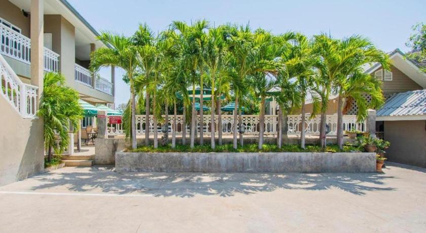 Hua Hin / Cha-am Blue Horizon Hotel lobby