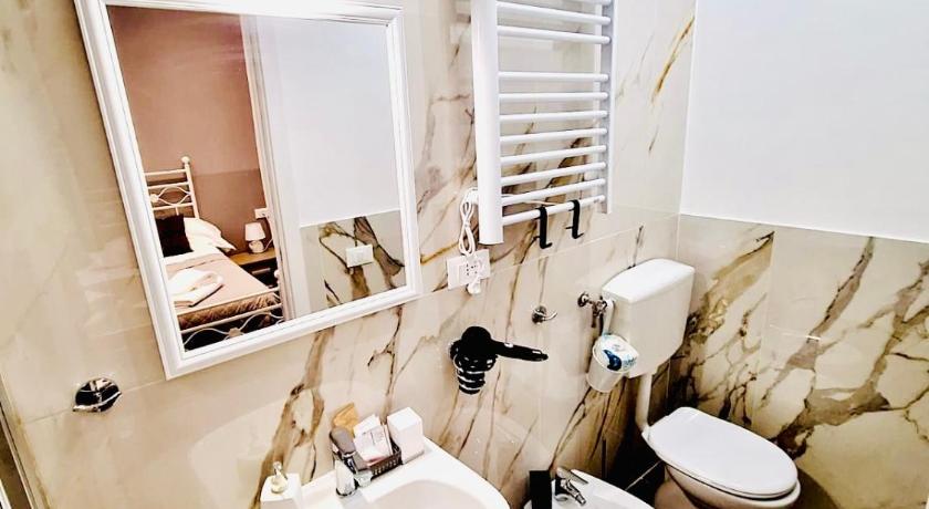 Image of Double Room with Private Bathroom 3