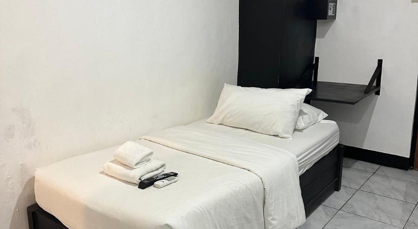 Image of Single Room with Air Conditioning 4