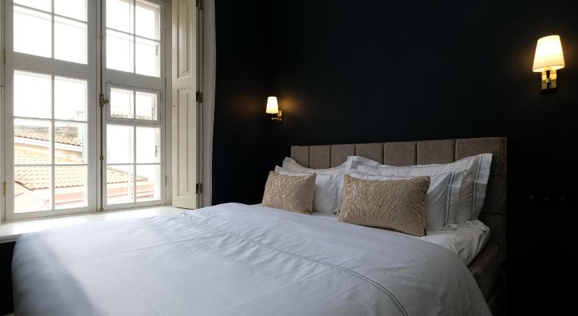 Image of Queen Suite with Spa Bath 5