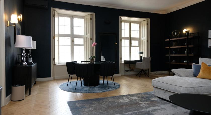 Image of Queen Suite with Spa Bath 3