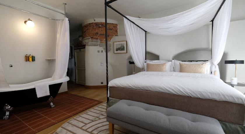 Image of Deluxe Suite 1
