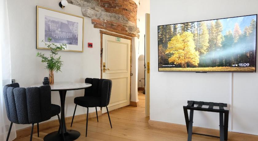 Image of Deluxe Suite 6