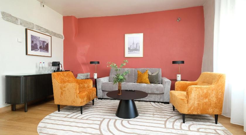 Image of Deluxe Suite 4