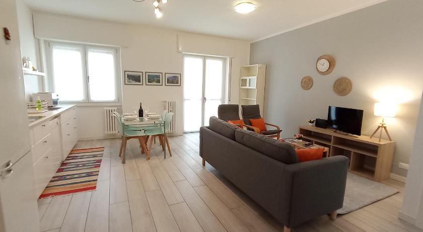 The Boulevard Alcove, semi-central&quiet suite, with balcony!