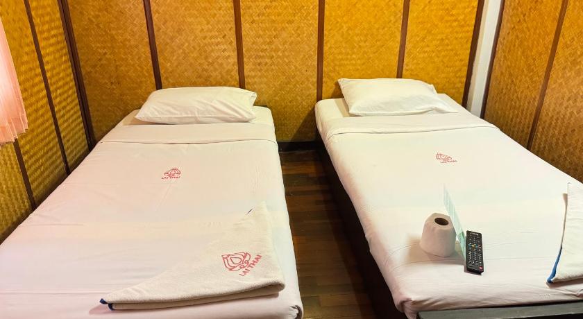 Image of Twin Room with Shared Bathroom 8