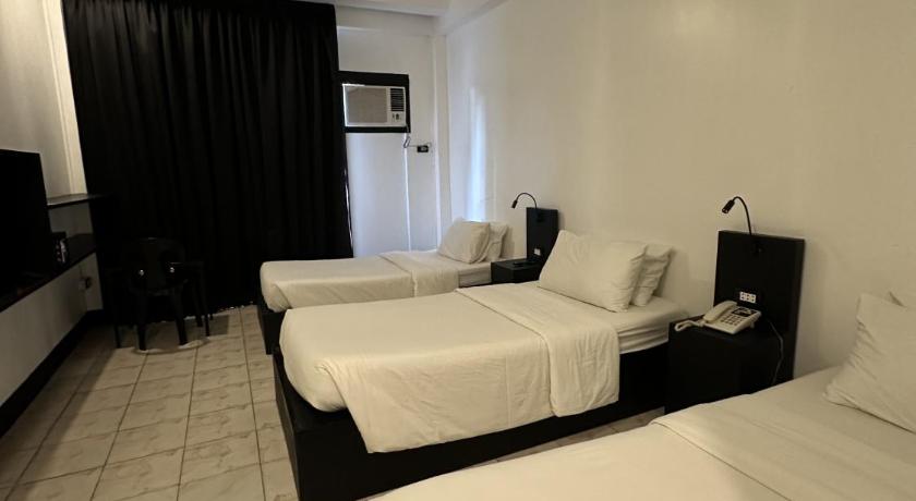 Image of Triple Room with Private Bathroom 4