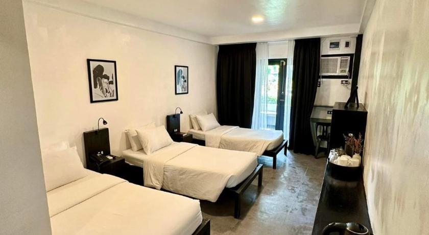 Image of Triple Room with Private Bathroom 0