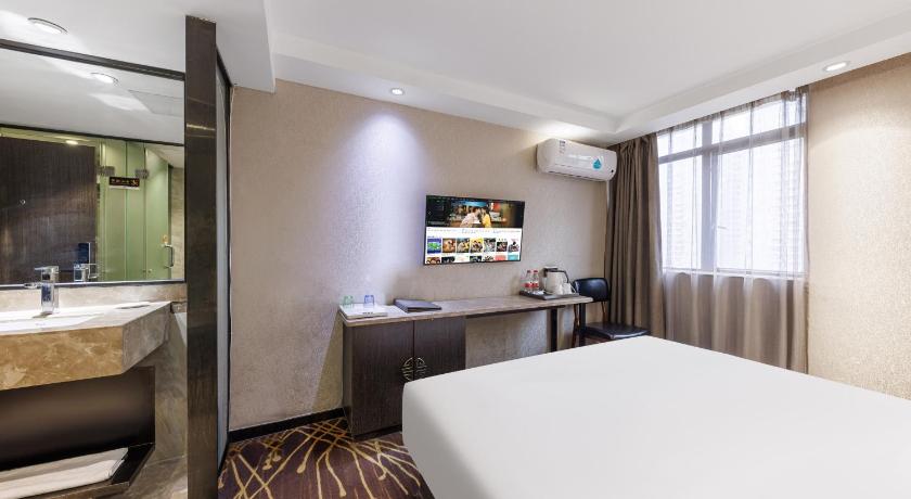 Image of Standard Queen Bed 8