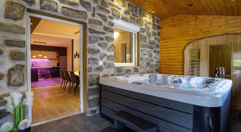 Franjkovic Premium Suite with Private Jacuzzi & Sauna