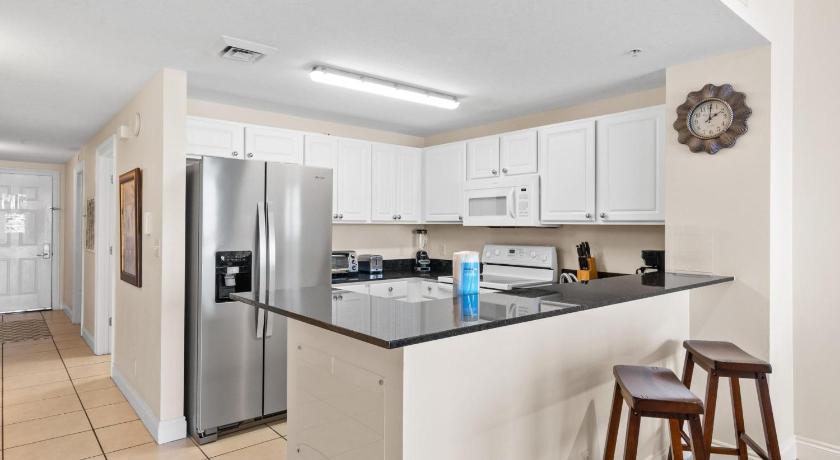 Image of Three-Bedroom Apartment with Sea View - 1108W 6