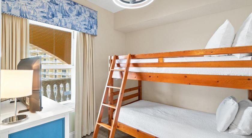 Image of Three-Bedroom Apartment with Sea View - 1108W 7