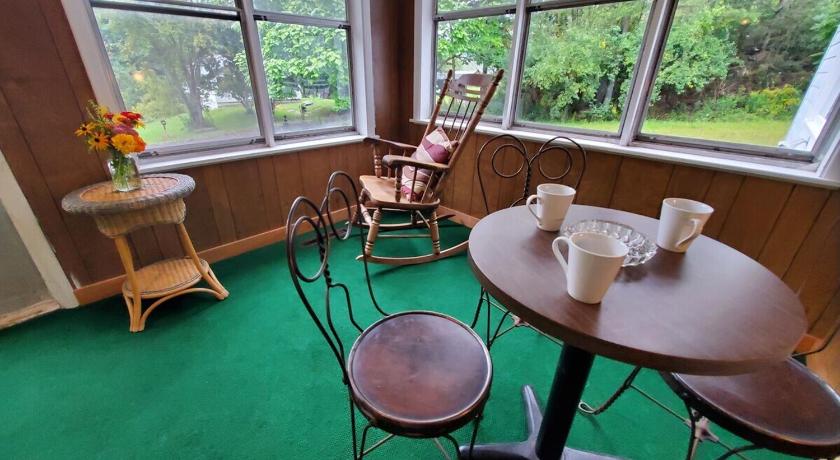 德波西特 LARGE Open Floor Plan for Your Entertainment with a Short Walk to West Branch Delaware for Water fun 4星级 住宿 大堂